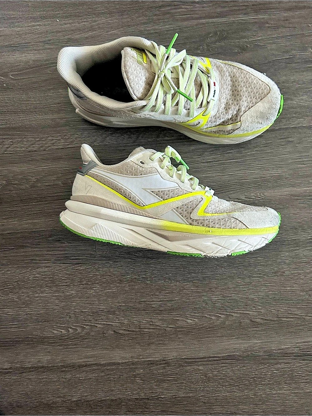 Diadora Atomo V7000 Athletic Shoes in Gray & Green